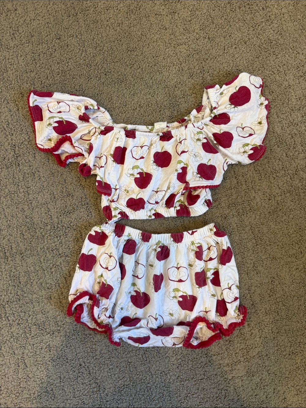 Kate Quinn Kids Two-Piece Apple Print Set - White & Red